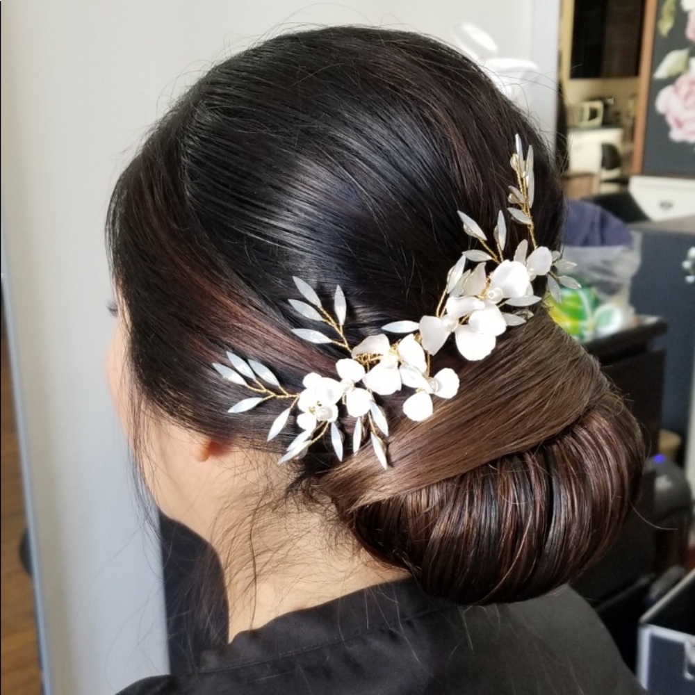 Delicate Gold and White Bridal Comb with Pearls